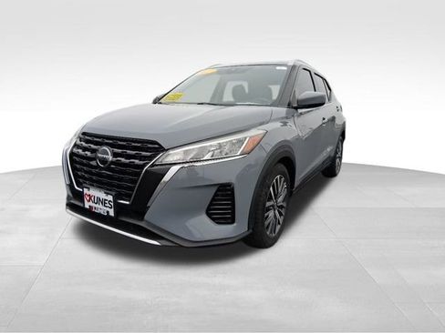 Used 2021 Nissan Kicks SV image 4