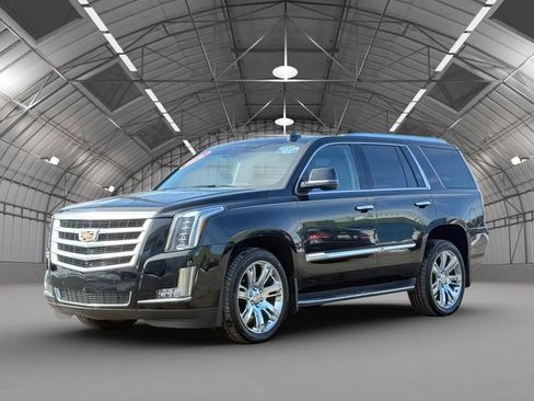 Used 2016 Cadillac Escalade Luxury image 3