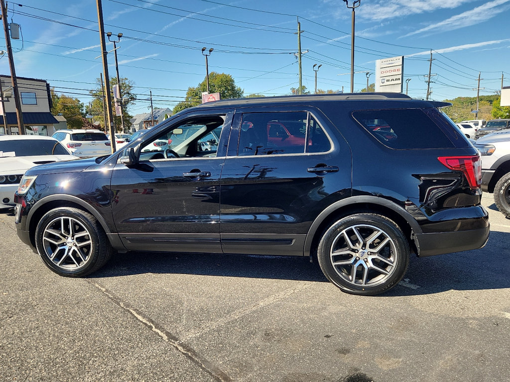 Used 2017 Ford Explorer Sport w/ Equipment Group 401A AWD/4WD image 2