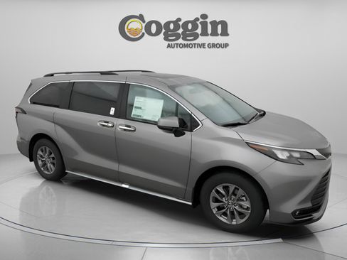 New 2026 Toyota Sienna XLE image 25
