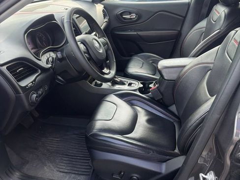 Used 2022 Jeep Cherokee Trailhawk w/ Premium Leather Package AWD/4WD image 7