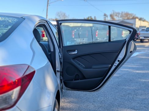 Used 2018 Kia Forte LX w/ LX Popular Package image 32