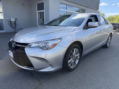 Used 2017 Toyota Camry SE FWD image 3
