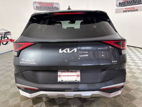Used 2025 Kia Sportage LX image 4