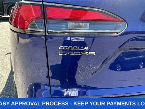 Used 2022 Toyota Corolla Cross XLE w/ Convenience Package FWD image 30