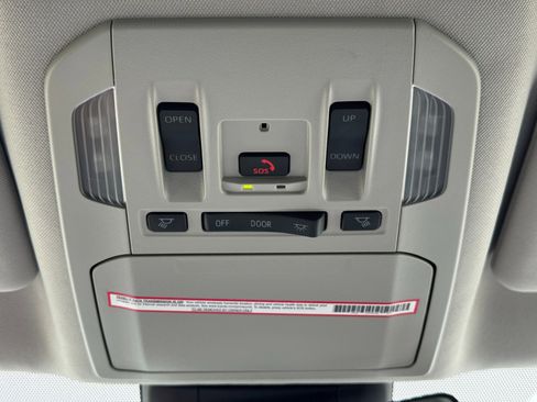 Used 2024 Toyota Highlander Limited AWD/4WD image 35
