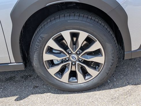Certified 2025 Subaru Outback Limited AWD/4WD image 11