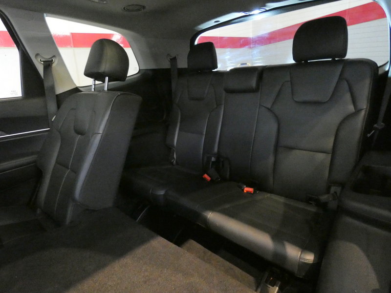 Used 2023 Kia Telluride AWD image 30
