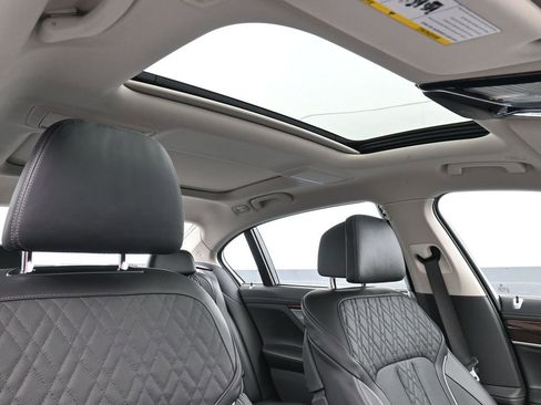 Used 2022 BMW 750i xDrive w/ Executive Package image 24