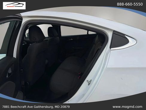 Used 2019 Chevrolet Cruze LT w/ Convenience Package FWD image 32