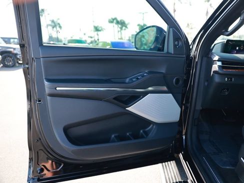 Used 2025 Lincoln Navigator Black Label AWD/4WD image 18