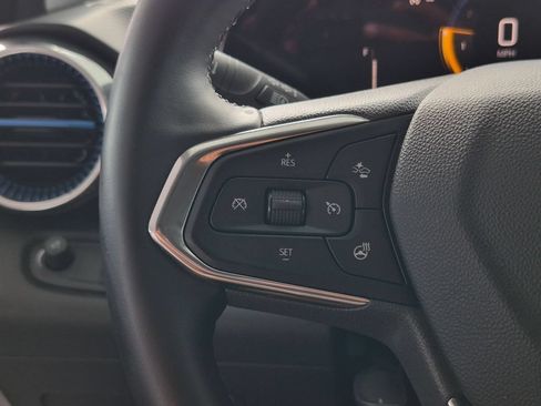 Used 2025 Chevrolet Trax LT w/ LT Convenience Package FWD image 19