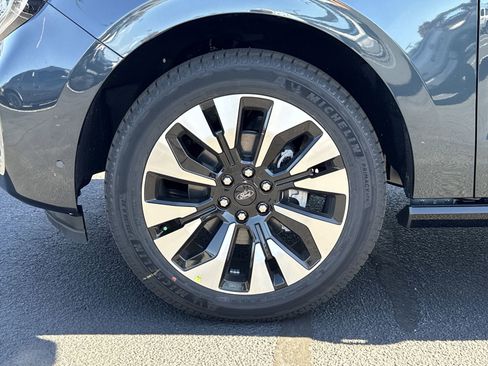 New 2025 Ford Expedition Platinum w/ Driver's Package image 32