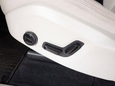 Certified 2022 Volvo XC90 T6 Momentum image 11