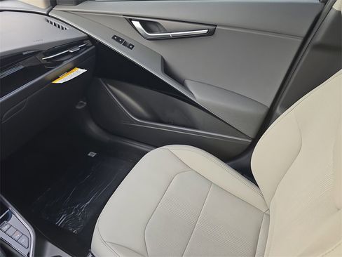 New 2026 Kia Niro EX image 18
