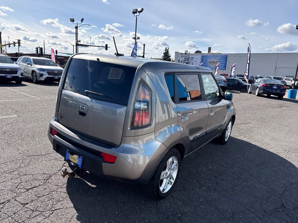 Used 2010 Kia Soul + FWD image 11