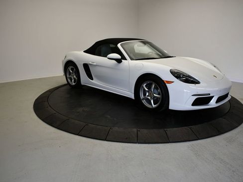 Certified 2024 Porsche 718 Boxster RWD image 10