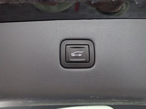 Used 2019 Chevrolet Blazer LT image 16