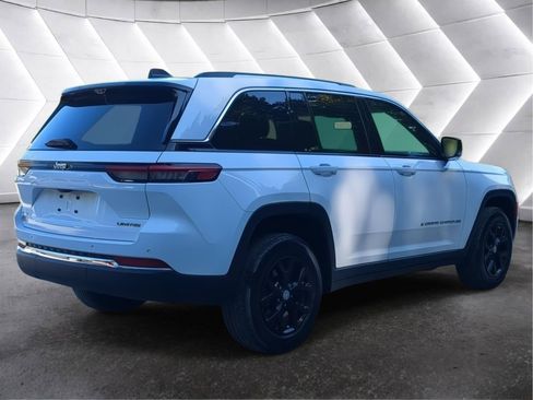 Used 2023 Jeep Grand Cherokee Limited w/ Luxury Tech Group II AWD/4WD image 3
