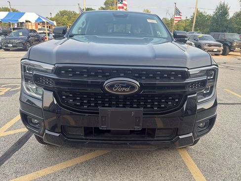 Used 2025 Ford Ranger Lariat w/ Black Appearance Package AWD/4WD image 2