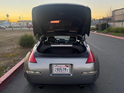 Used 2005 Nissan 350Z 35th Anniversary Edition w/ (N93) Cargo Convenience Pkg image 14