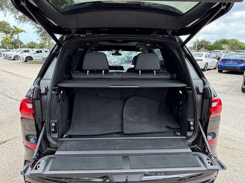 Used 2022 BMW X7 xDrive40i w/ M Sport Package AWD/4WD image 11