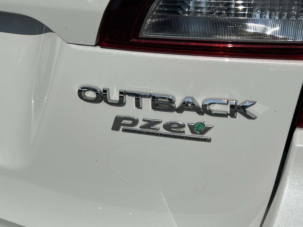 Used 2017 Subaru Outback 2.5i Premium AWD/4WD image 11