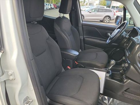 Certified 2020 Jeep Renegade Altitude FWD image 18