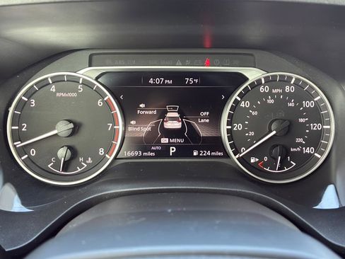 Used 2025 Nissan Rogue S AWD/4WD image 13