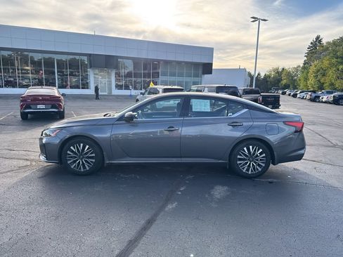 Used 2024 Nissan Altima 2.5 SR w/ SR Premium Package image 7