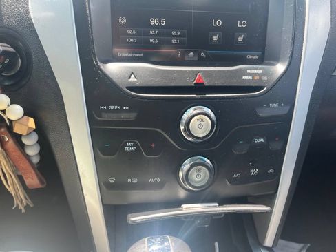 Used 2015 Ford Explorer XLT w/ Equipment Group 202B AWD/4WD image 17