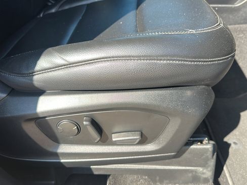 Used 2021 Ford Explorer XLT w/ Equipment Group 202A image 26