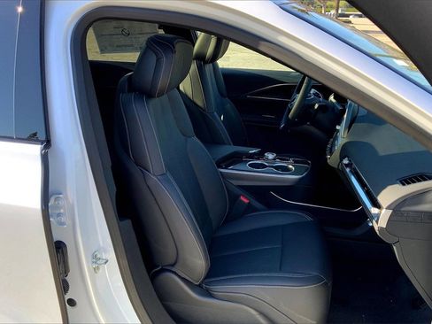 New 2025 Cadillac Lyriq Luxury image 34