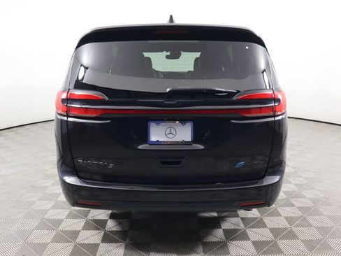 Used 2022 Chrysler Pacifica Limited w/ S Appearance Package image 6