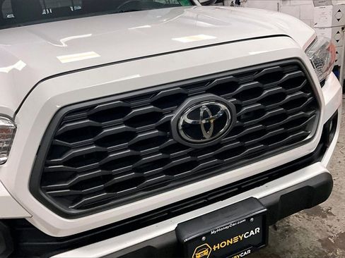 Used 2020 Toyota Tacoma TRD Off-Road image 30