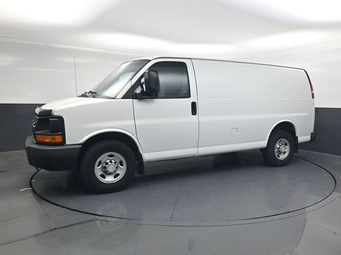 Used 2016 Chevrolet Express 2500 RWD image 11