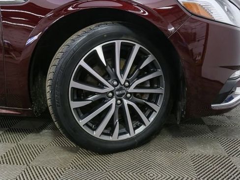 Used 2018 Lincoln Continental Select image 14