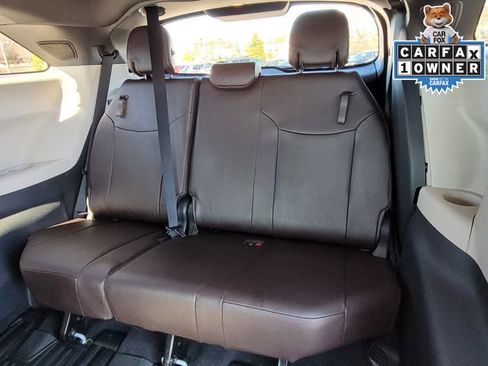 Used 2022 Toyota Sienna Platinum image 17