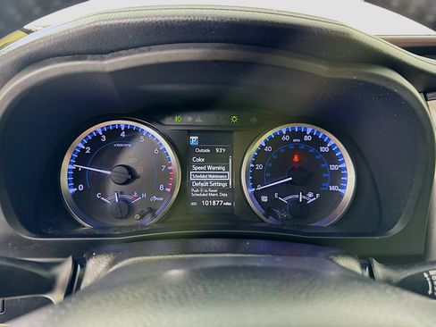 Used 2018 Toyota Highlander Plus FWD image 34
