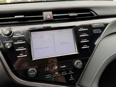 Used 2019 Toyota Camry SE w/ Convenience Package FWD image 4