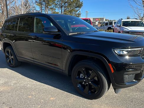Used 2025 Jeep Grand Cherokee L Altitude image 5