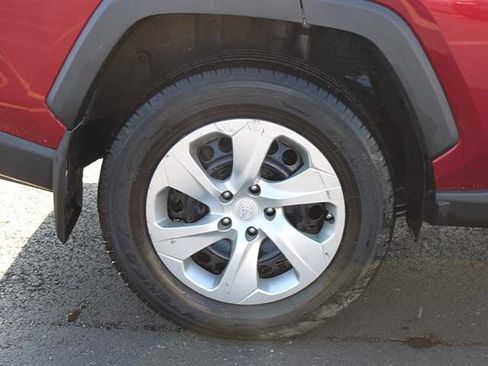 Used 2021 Toyota RAV4 LE AWD/4WD image 8