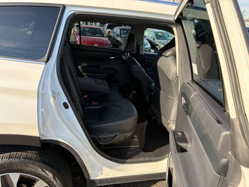 Used 2020 Toyota Highlander XLE image 22