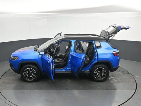 Used 2025 Jeep Compass Trailhawk AWD/4WD image 50