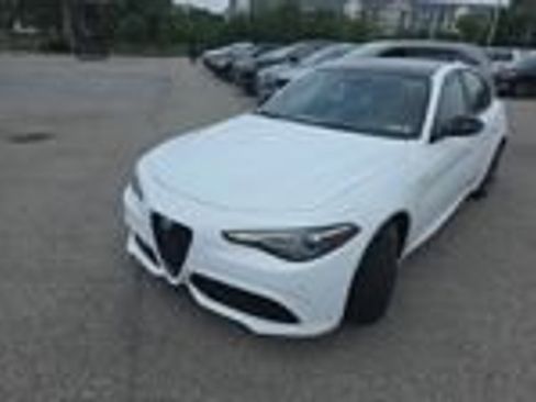 Used 2023 Alfa Romeo Giulia Veloce AWD/4WD image 4