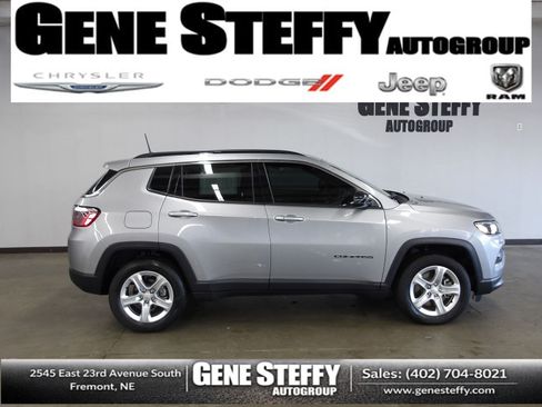 Used 2023 Jeep Compass Latitude w/ Convenience Group AWD/4WD image 1