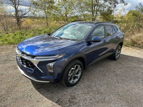 Certified 2024 Chevrolet Trax LT image 2