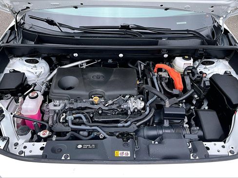 Used 2025 Toyota RAV4 XLE AWD/4WD image 9