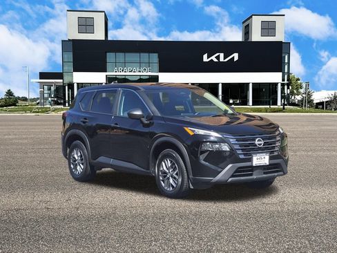 Used 2024 Nissan Rogue S AWD/4WD image 2