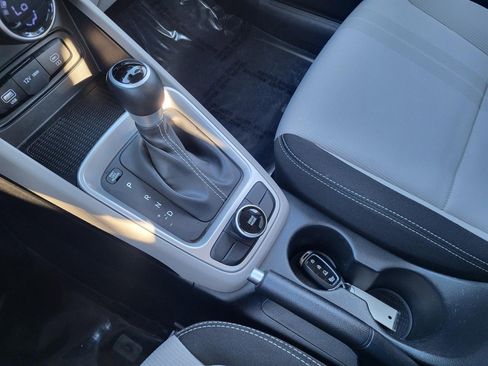 Used 2025 Hyundai Venue SEL image 20